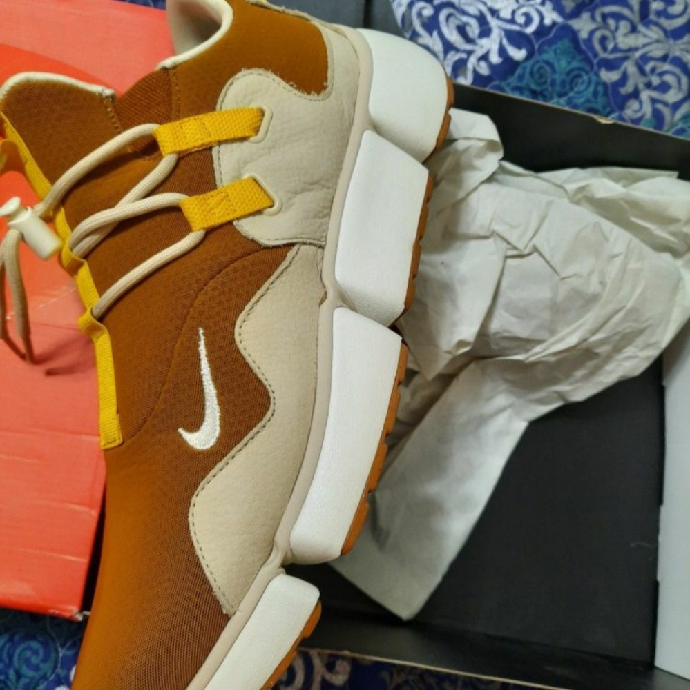 NIKE SIZE 13